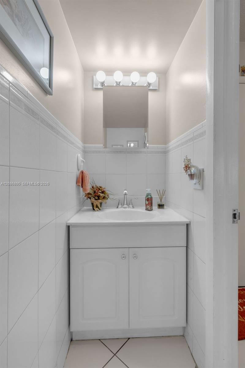 1300 W 53rd St, Unit 20, Hialeah, FL 33012 Photo