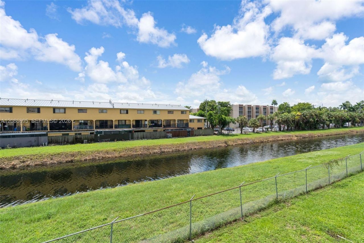 1300 W 53rd St, Unit 20, Hialeah, FL 33012 Photo
