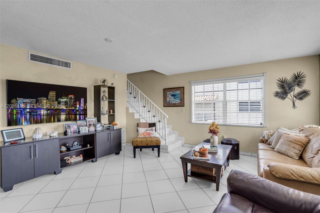 1300 W 53rd St, Unit 20, Hialeah, FL 33012 Photo