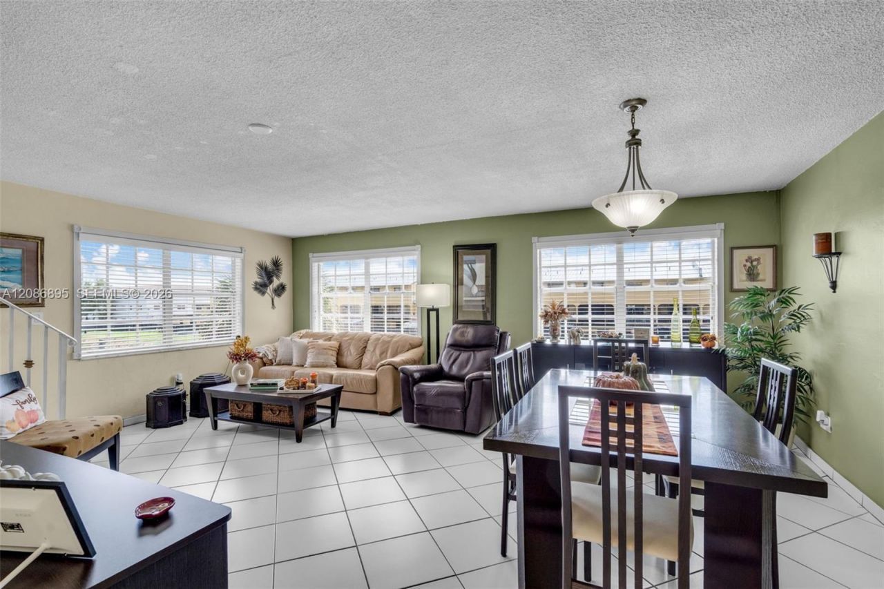 1300 W 53rd St, Unit 20, Hialeah, FL 33012 Photo