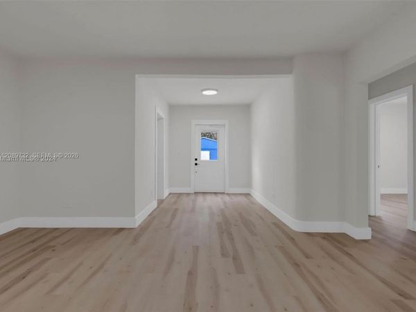 345 NW 44th St , Miami, FL 33127
