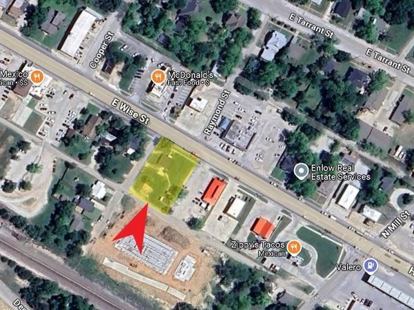 400 E Wise Street , Bowie, TX 76230