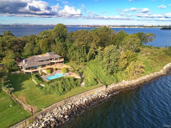 15 Gatsby Lane , Great Neck, NY 11024
