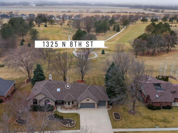 1325 N 8th Street, Seward, NE 68434