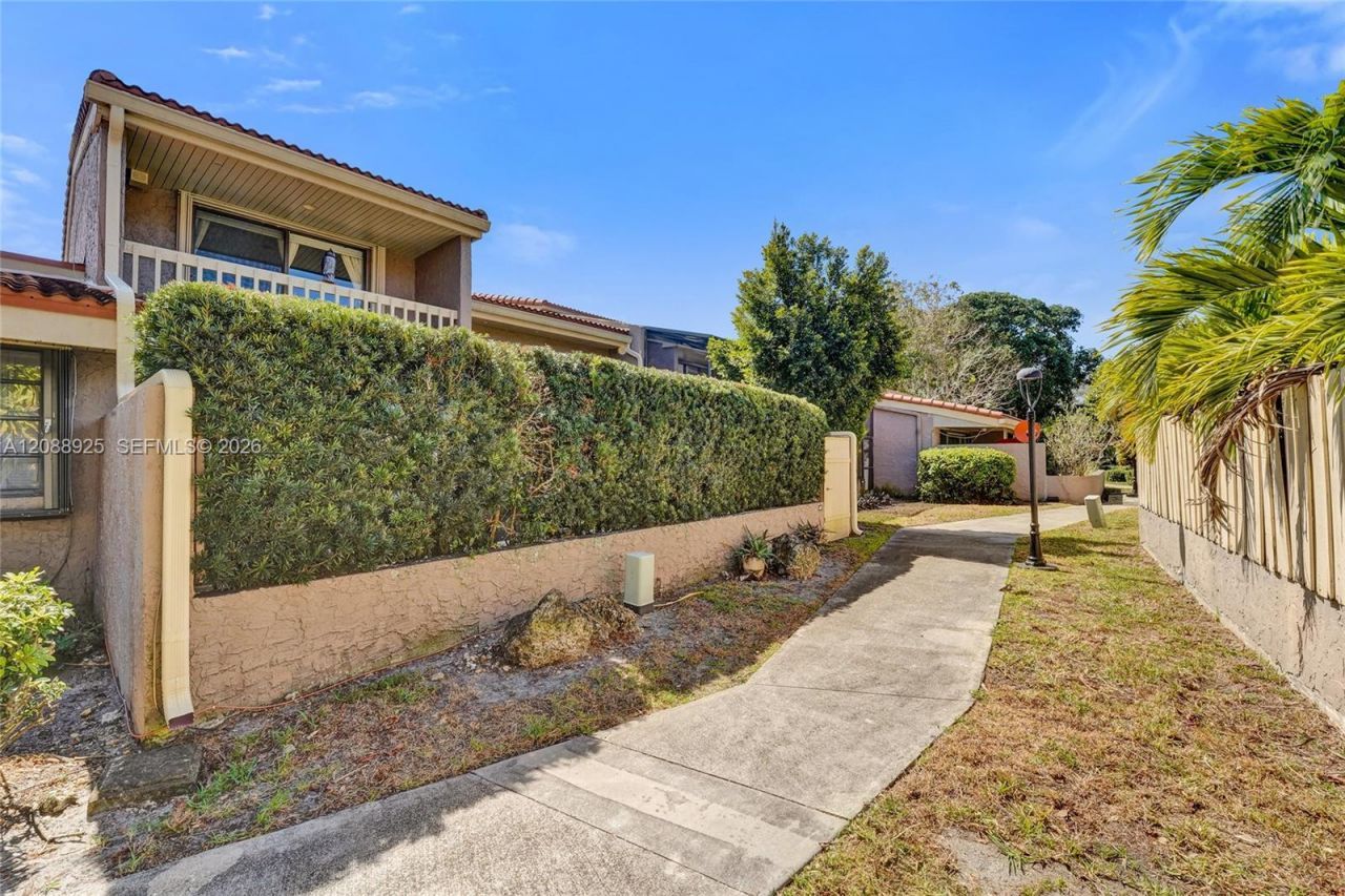 403 Dunwoody Ln, Unit 38, Hollywood, FL 33021 Photo