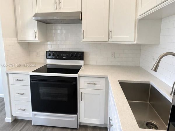 22 SE 3rd Ter, Unit 24, Dania Beach, FL 33004