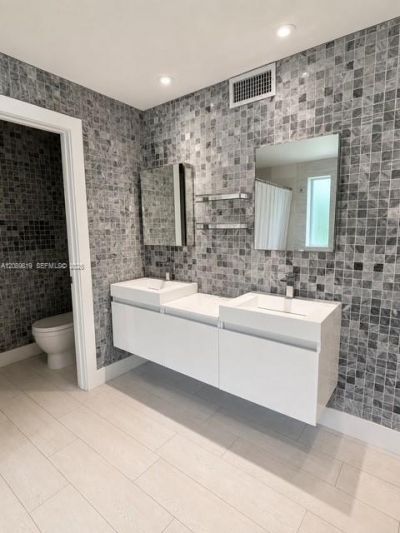 18700 NE 21st Ave, North Miami Beach, FL 33179 Photo