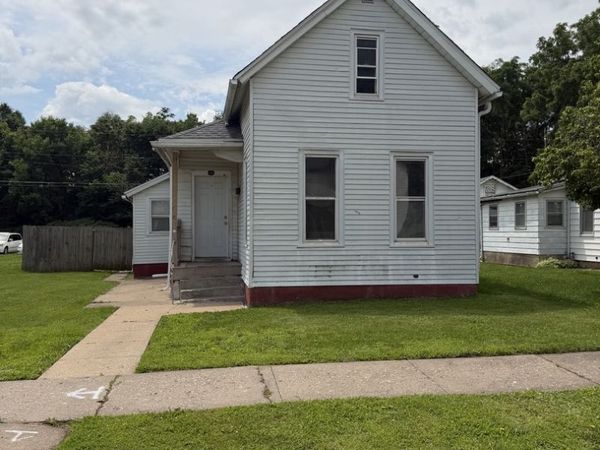 1823 W 6th Street , Davenport, IA 52802