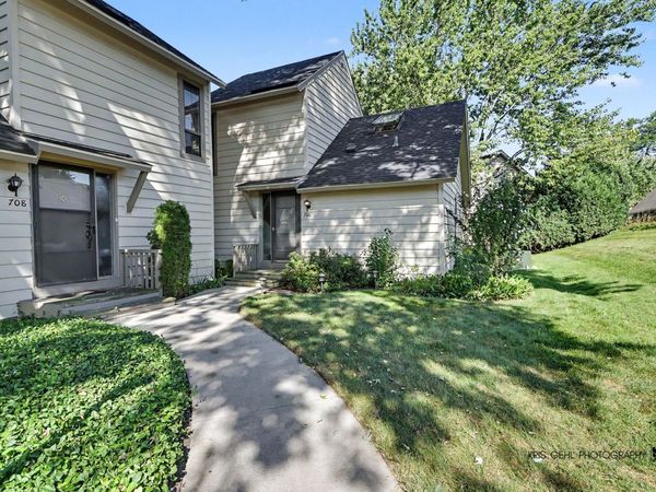 706 Wakefield Road , Gurnee, IL 60031