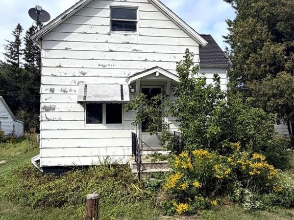 191 W COUNTY RD 358, Daggett, MI 49821
