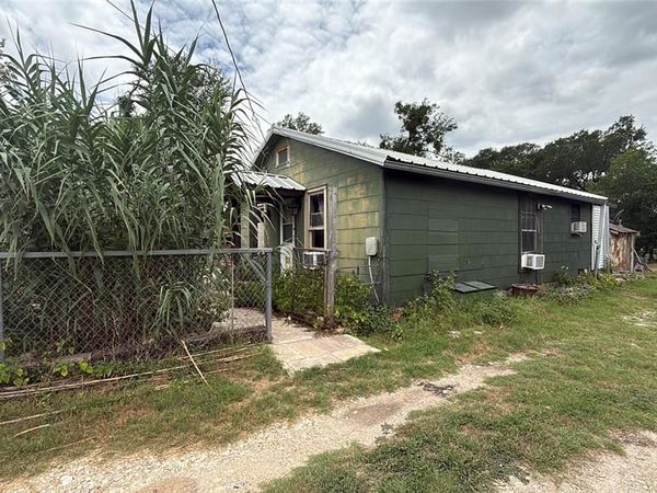 377 Tom Sawyer Street , Evant, TX 76525
