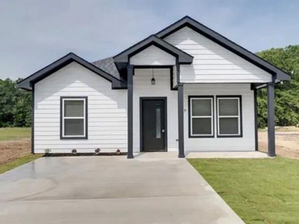 116 Bowie Street , Mabank, TX 75156
