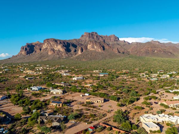 5674 E 3RD Avenue, Apache Junction, AZ 85119