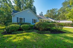 102 Huntington Circle photo 4