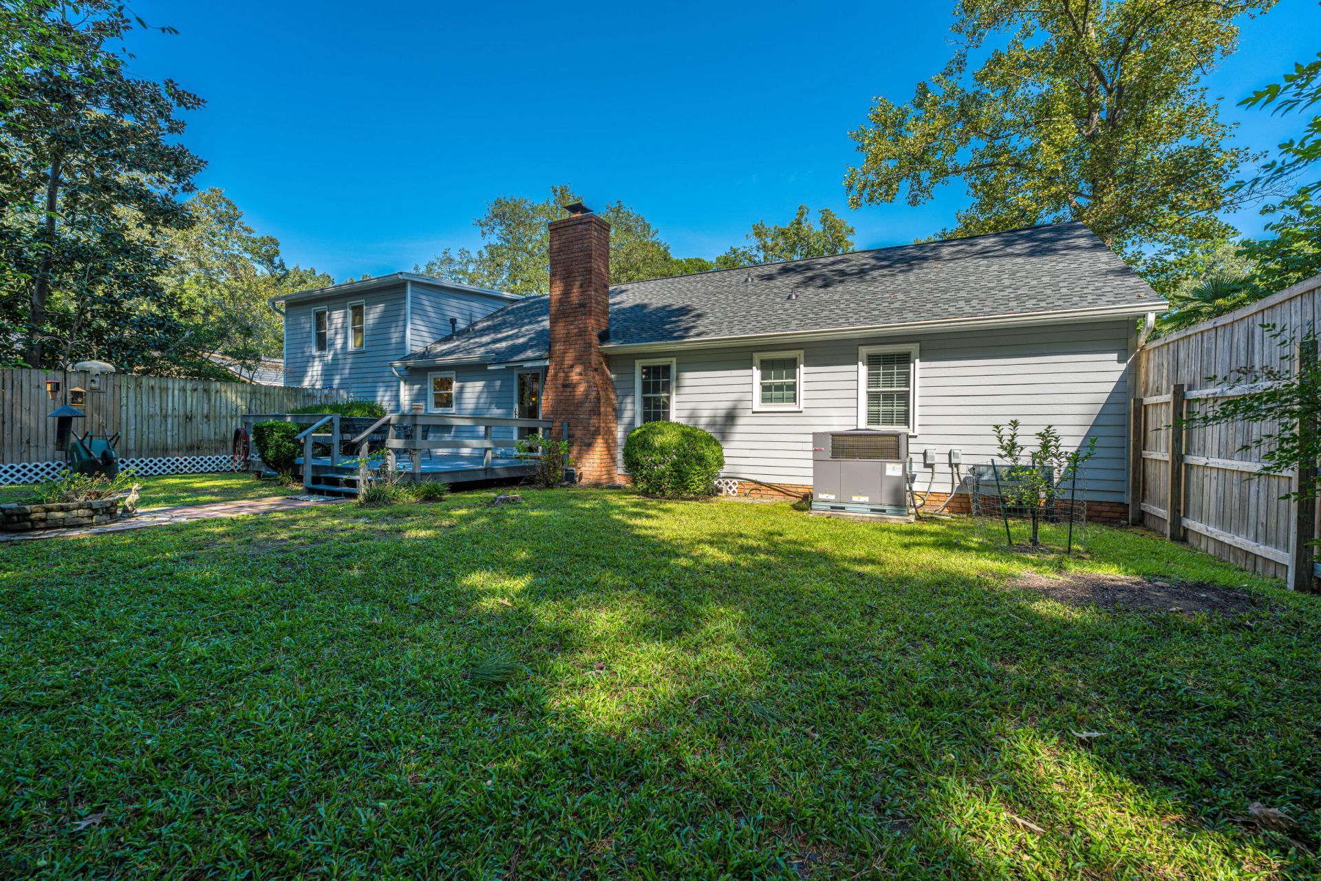 102 Huntington Circle Photo 32