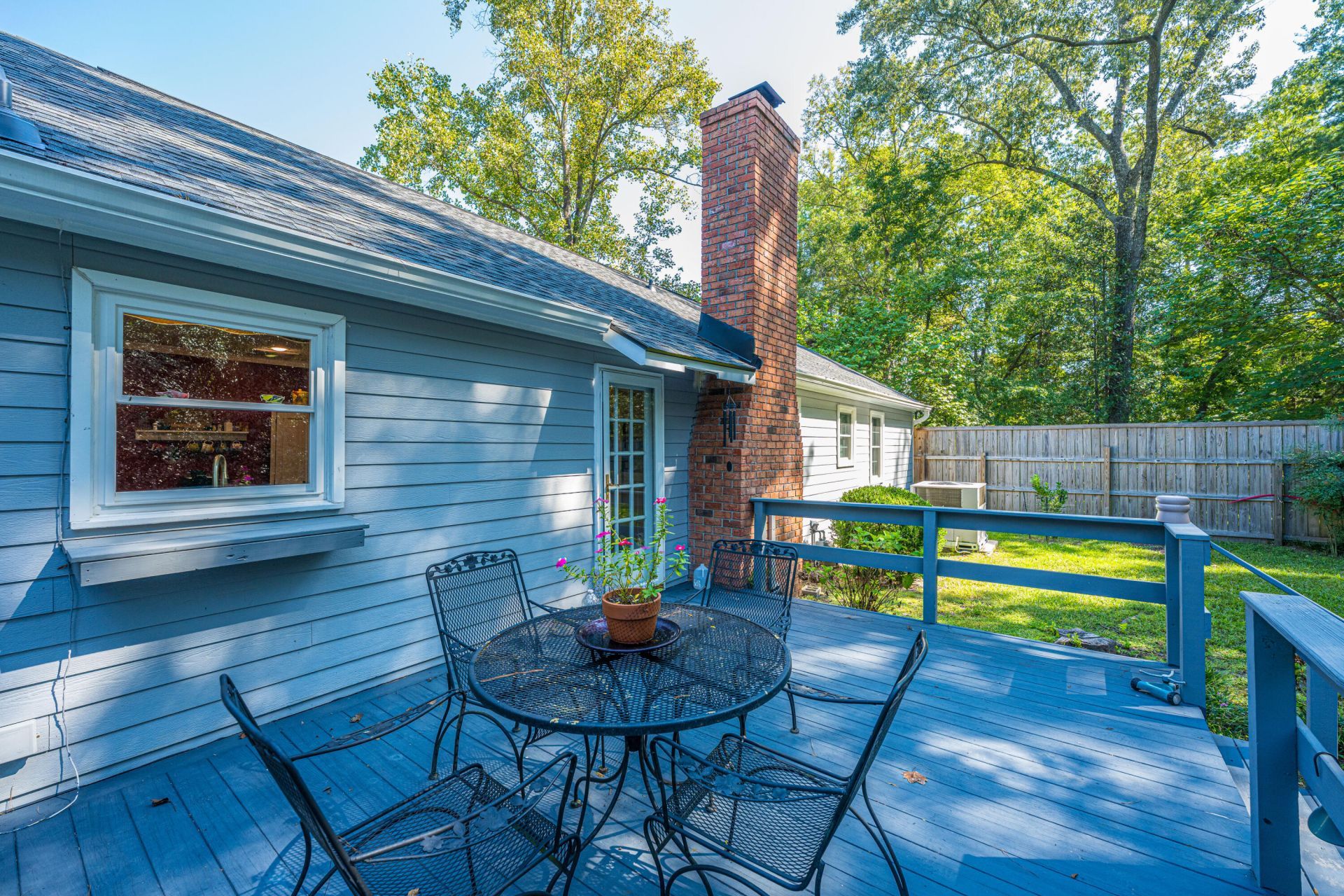 102 Huntington Circle Photo 35
