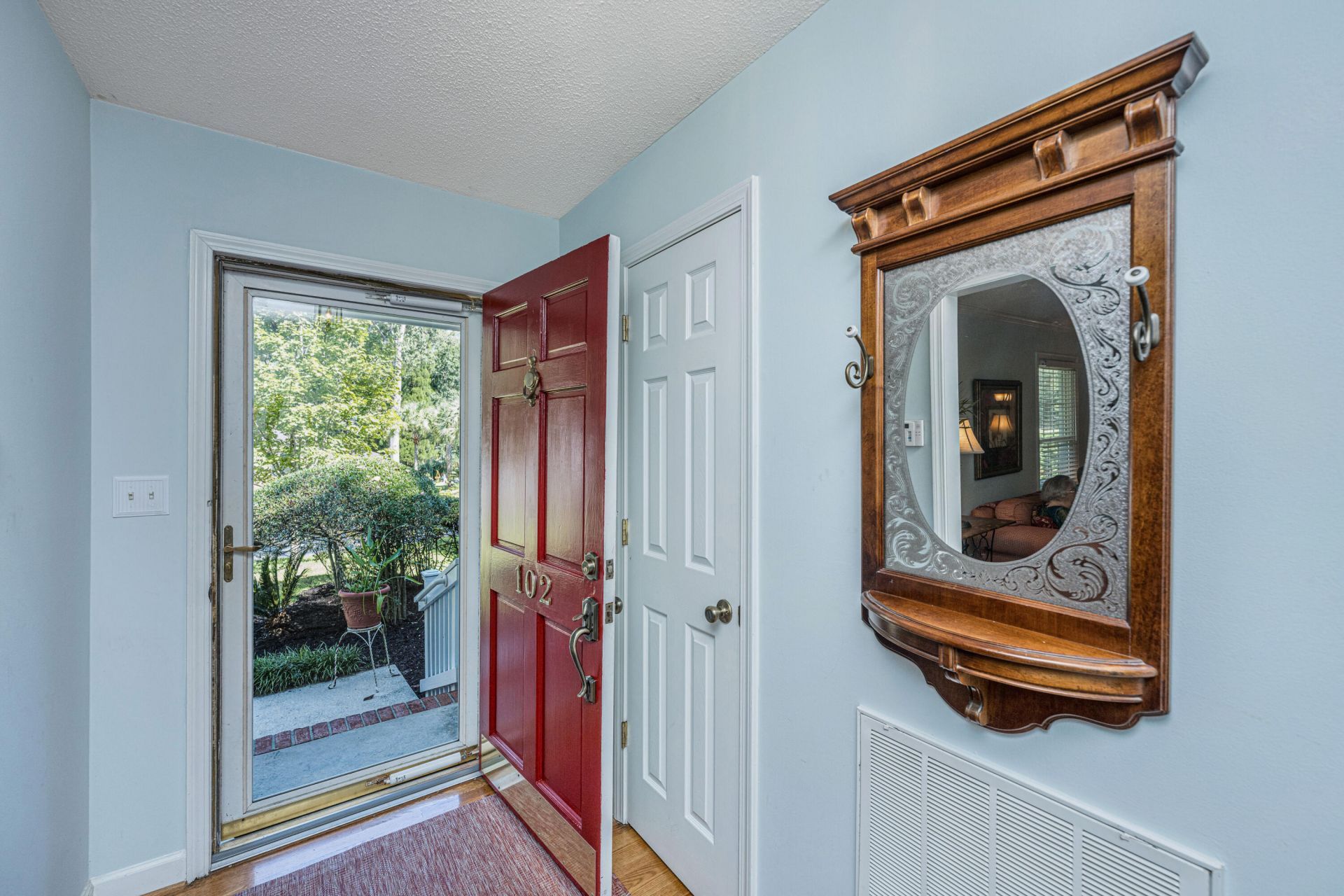 102 Huntington Circle Photo 4