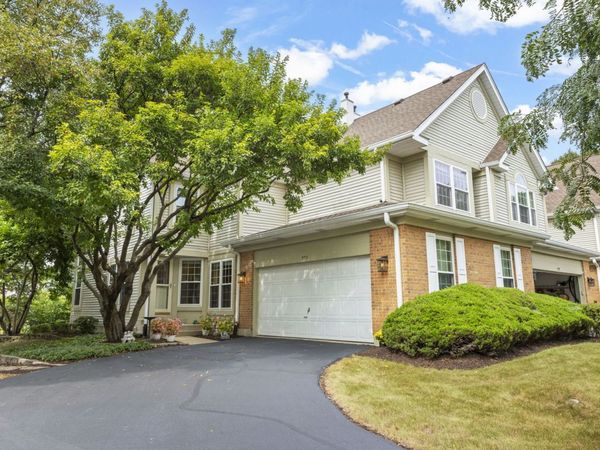 320 Cimarron Road E, Lombard, IL 60148
