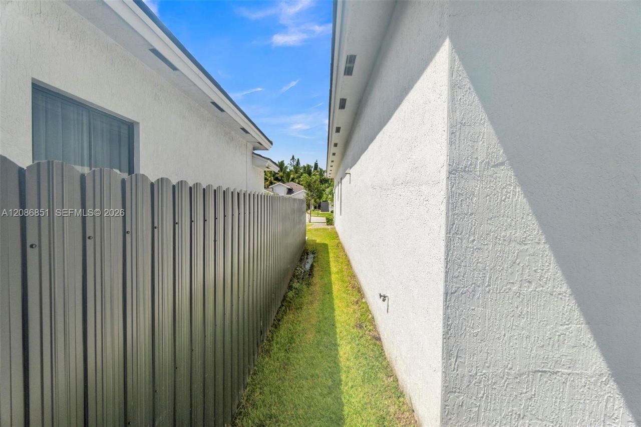 19447 SW 124th Ct, Miami, FL 33177 Photo