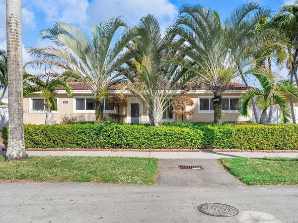 2475 NE 214th St , Aventura, FL 33180