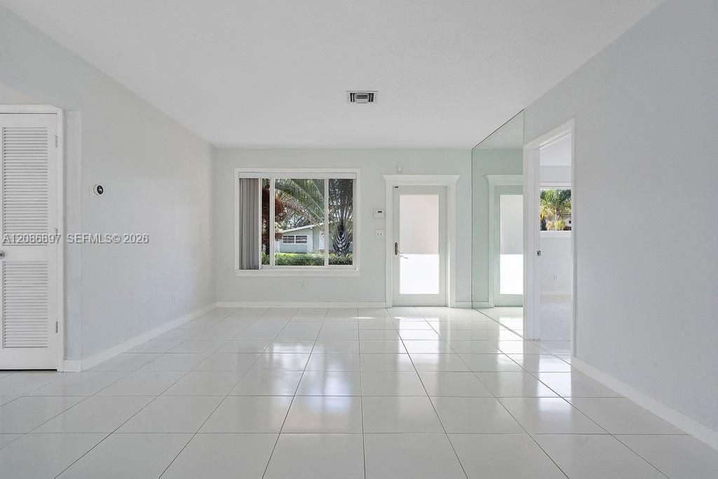 2475 NE 214th St , Aventura, FL 33180 Photo