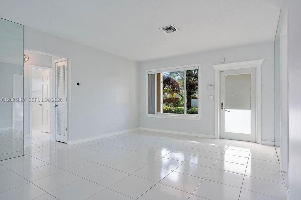 2475 NE 214th St , Aventura, FL 33180 Photo