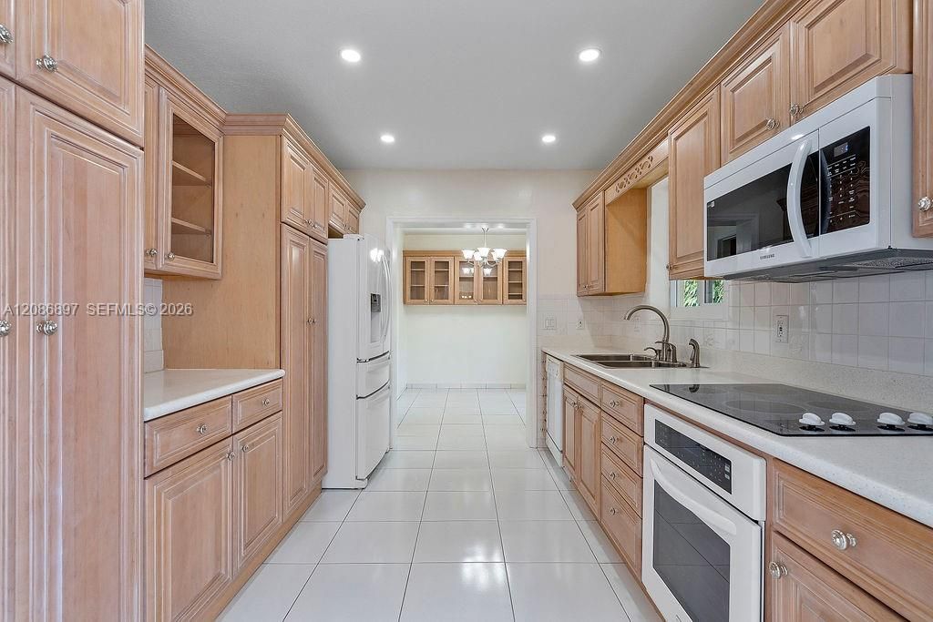 2475 NE 214th St , Aventura, FL 33180 Photo