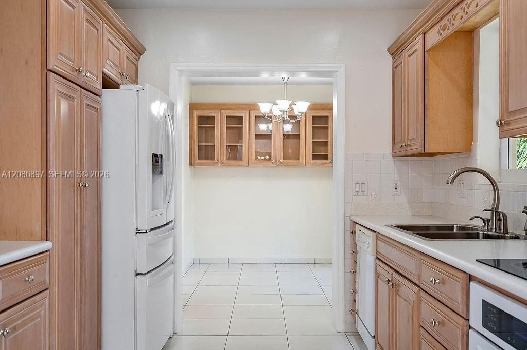 2475 NE 214th St , Aventura, FL 33180 Photo