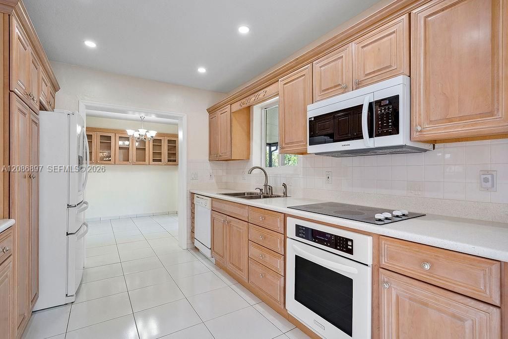 2475 NE 214th St , Aventura, FL 33180 Photo