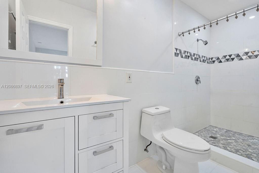 2475 NE 214th St , Aventura, FL 33180 Photo