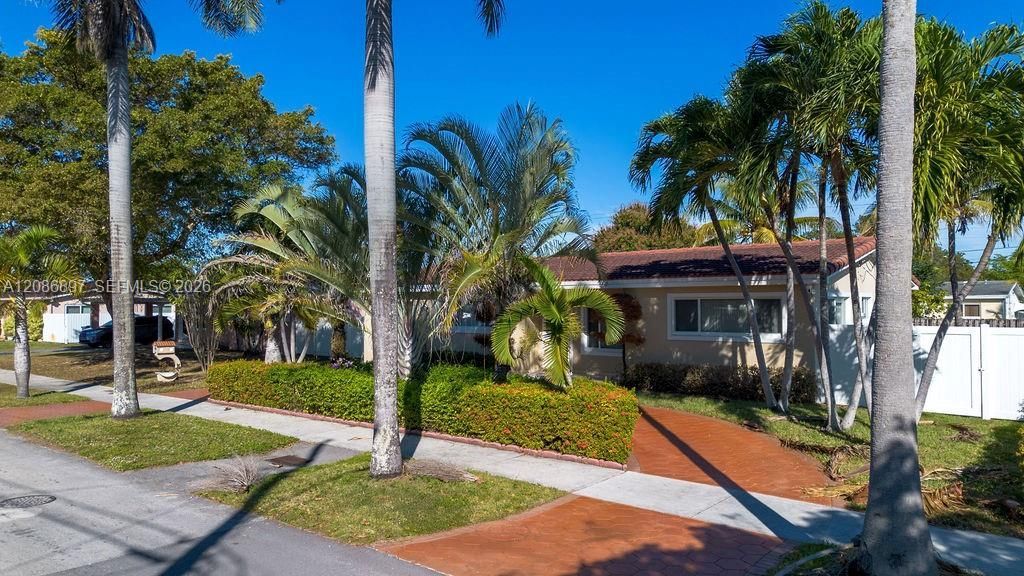 2475 NE 214th St , Aventura, FL 33180 Photo
