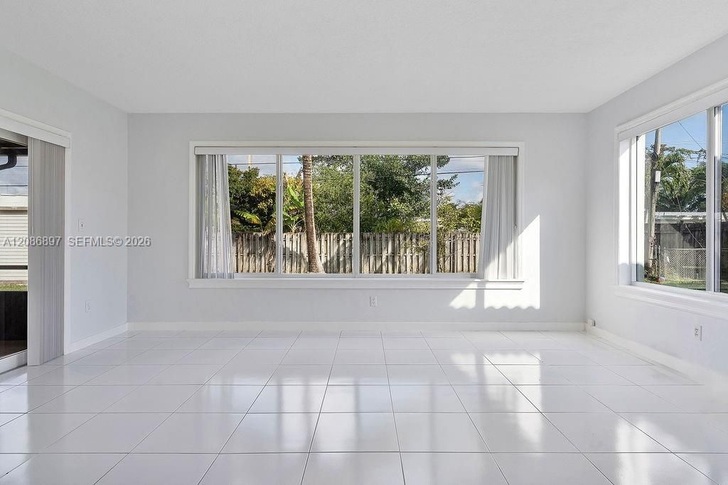 2475 NE 214th St , Aventura, FL 33180 Photo