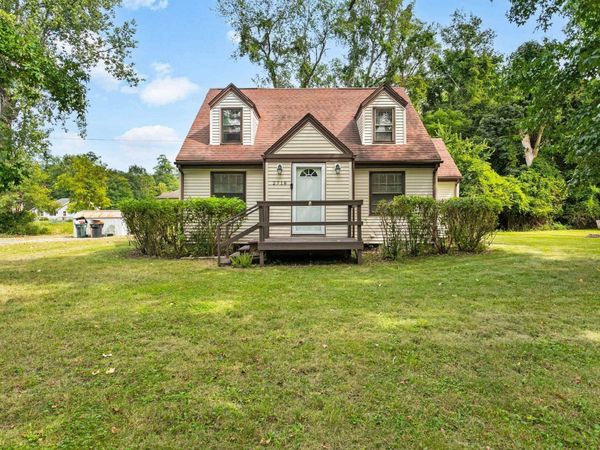 2718 S Locust Road, South Bend, IN 46614
