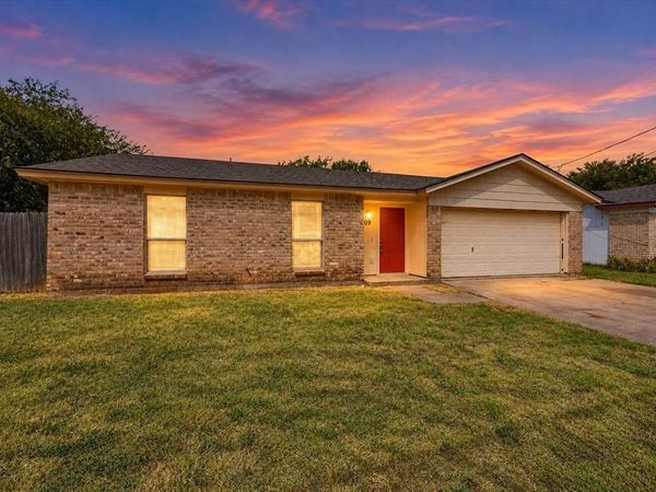 209 Water Lane , Crowley, TX 76036