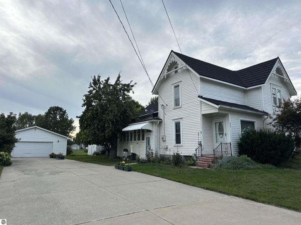 333 Chippewa N, Shepherd, MI 48883