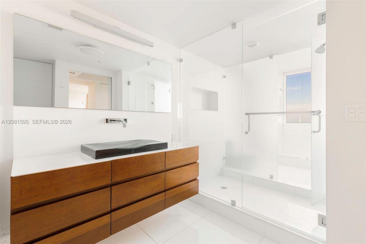 400 Alton Rd , Unit 2101, Miami Beach, FL 33139 Photo