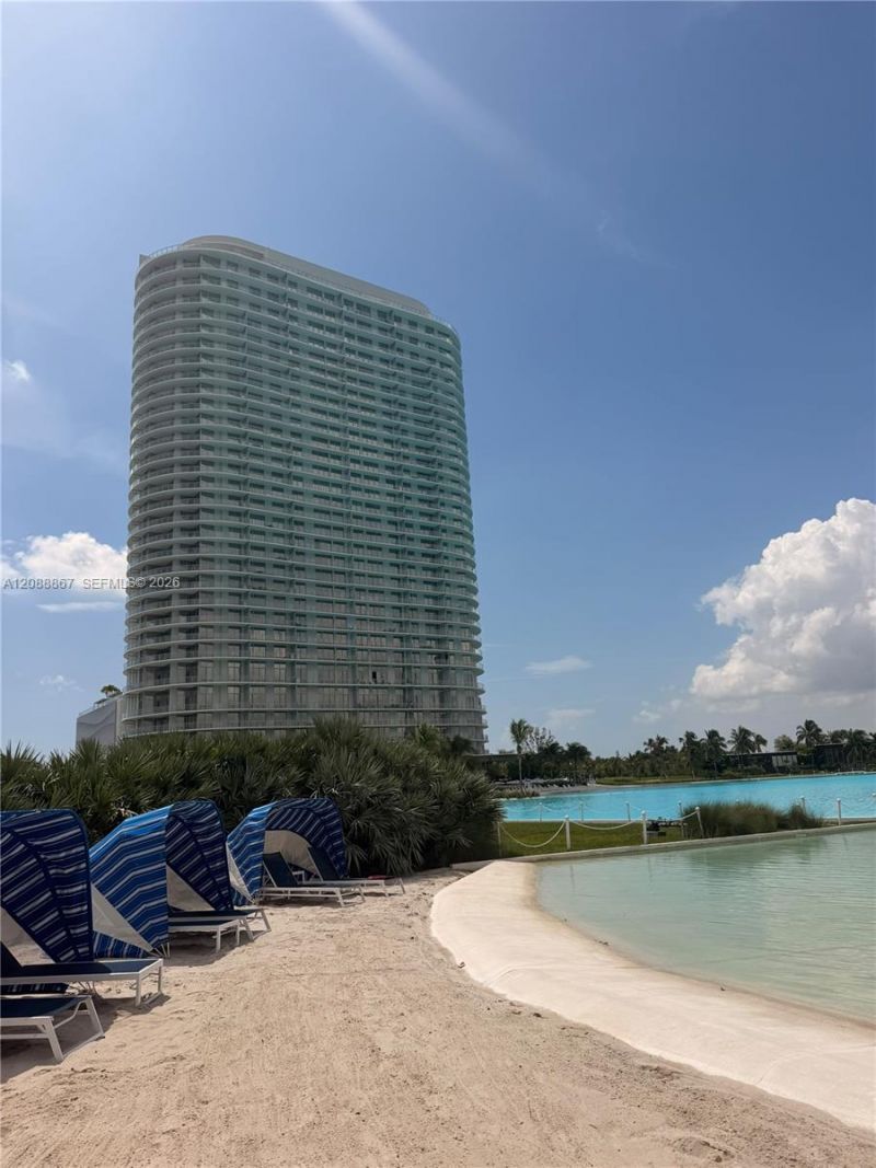 2411 Laguna Circle , Unit 2103, North Miami, FL 33181 Photo