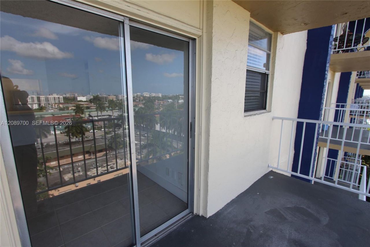4550 NW 9th St, Unit 808E, Miami, FL 33126 Photo