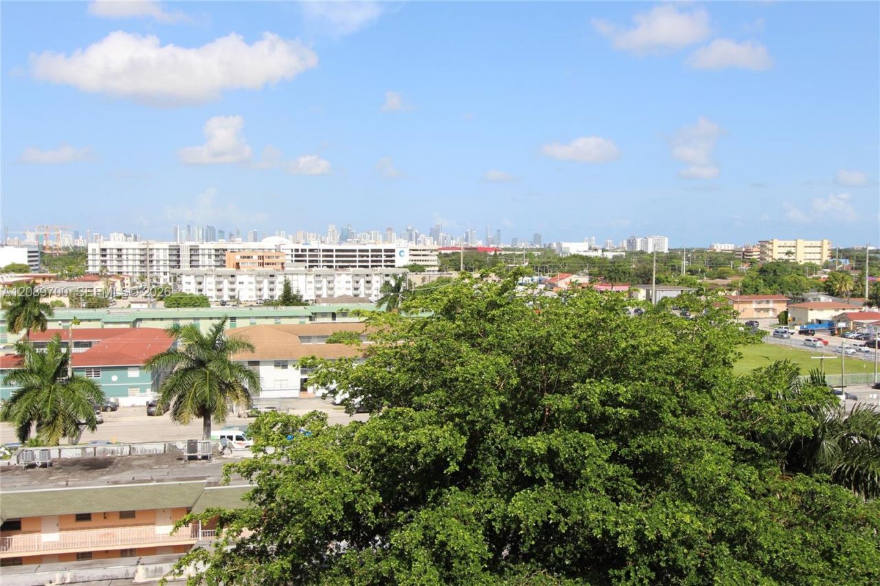 4550 NW 9th St, Unit 808E, Miami, FL 33126 Photo