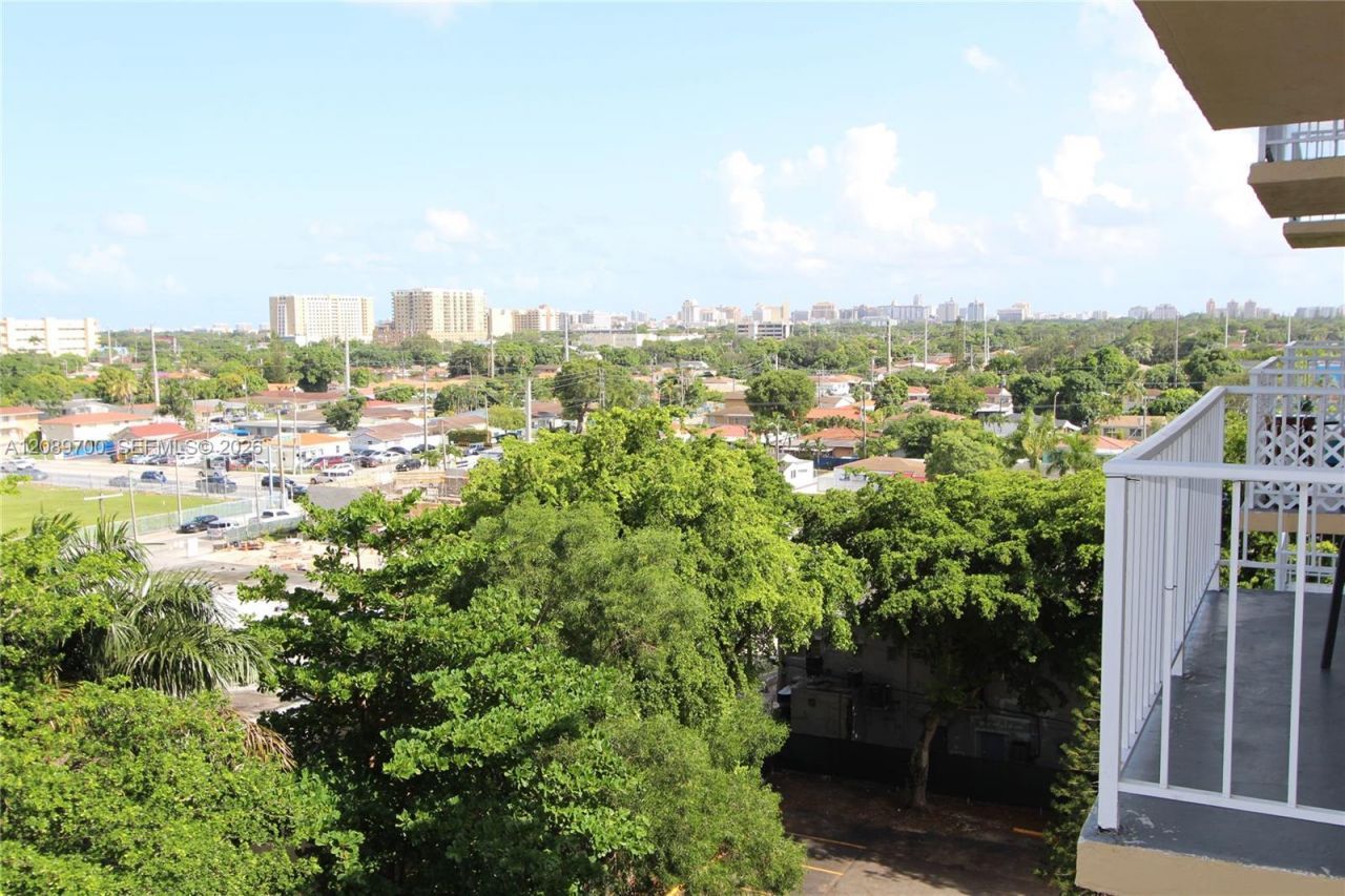 4550 NW 9th St, Unit 808E, Miami, FL 33126 Photo