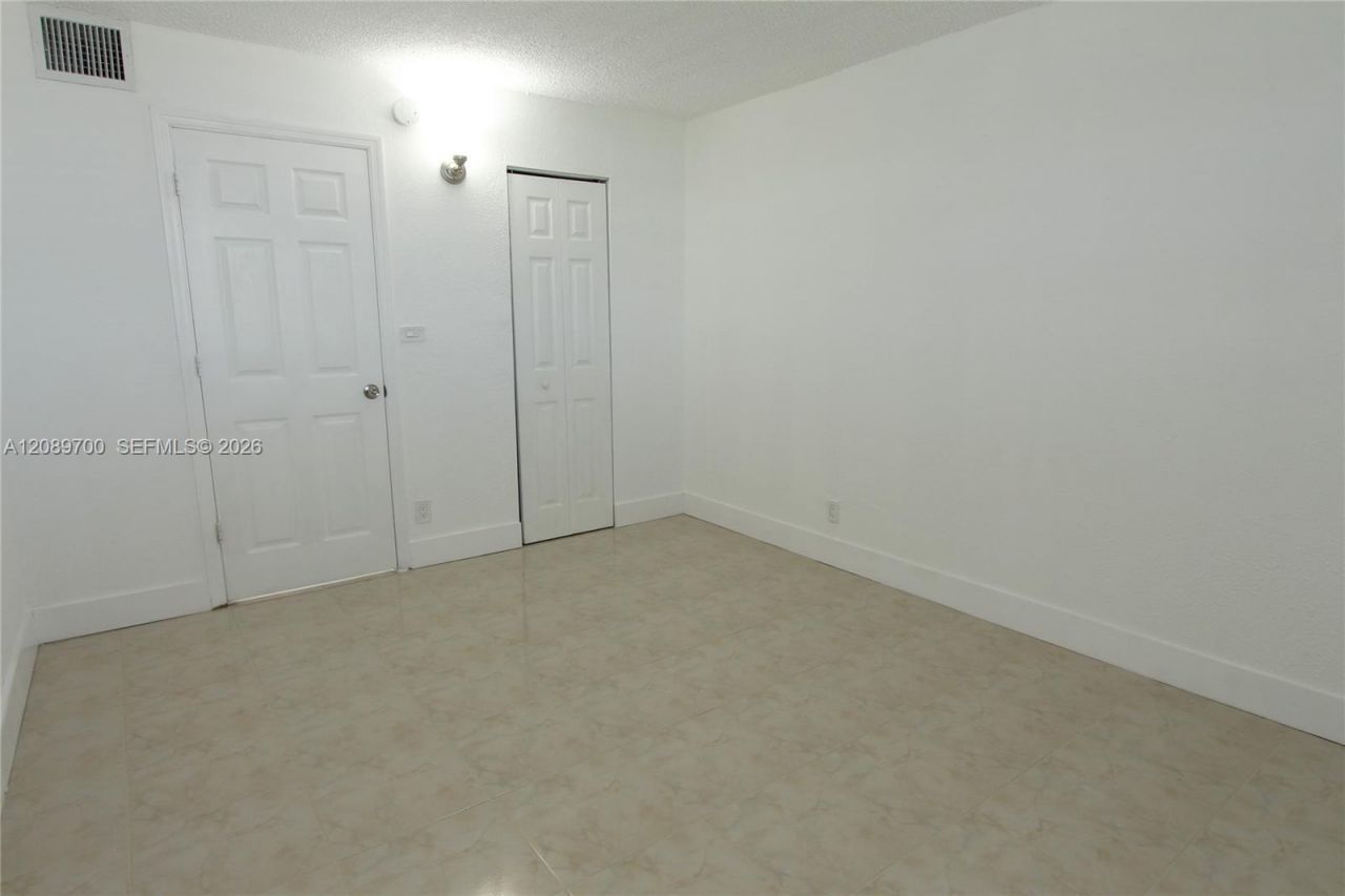 4550 NW 9th St, Unit 808E, Miami, FL 33126 Photo