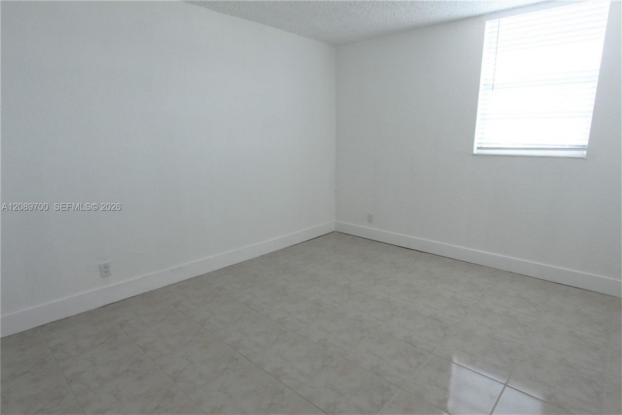 4550 NW 9th St, Unit 808E, Miami, FL 33126 Photo