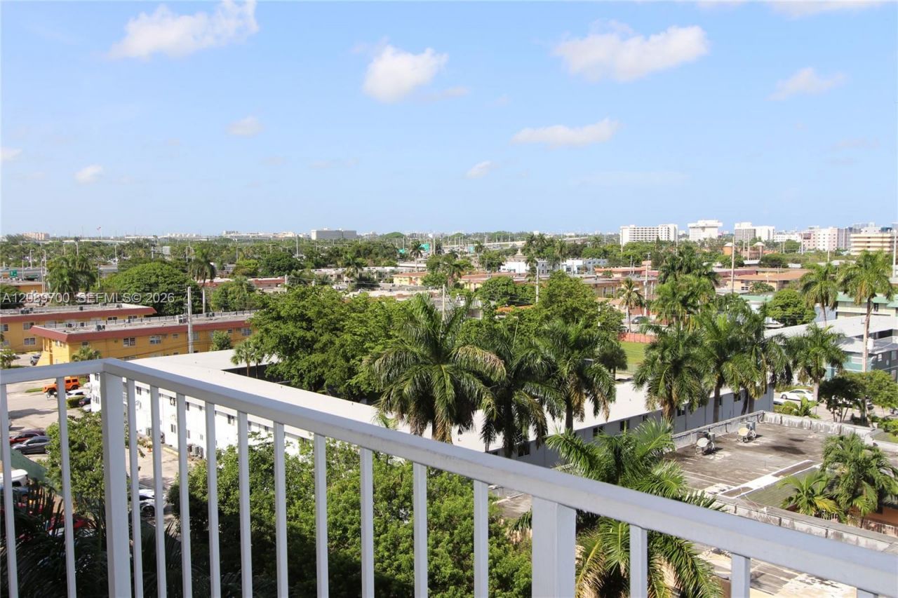4550 NW 9th St, Unit 808E, Miami, FL 33126 Photo