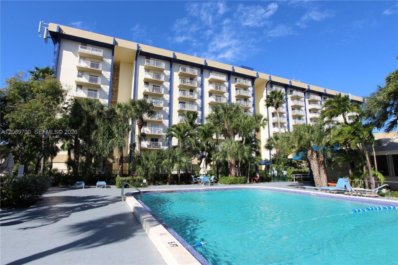4550 NW 9th St, Unit 808E, Miami, FL 33126 Photo