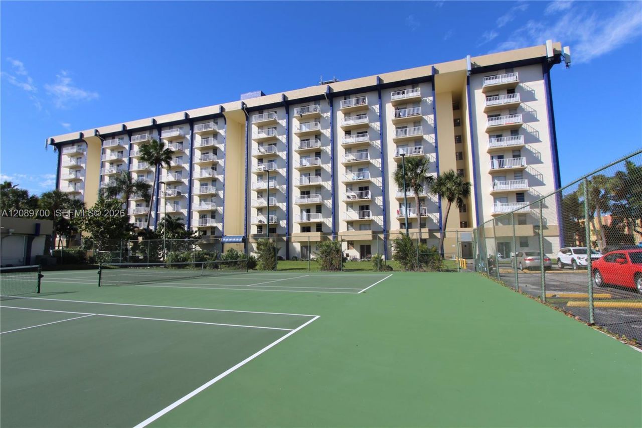 4550 NW 9th St, Unit 808E, Miami, FL 33126 Photo