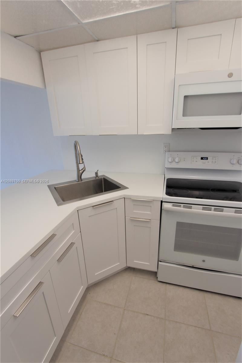 4550 NW 9th St, Unit 808E, Miami, FL 33126 Photo
