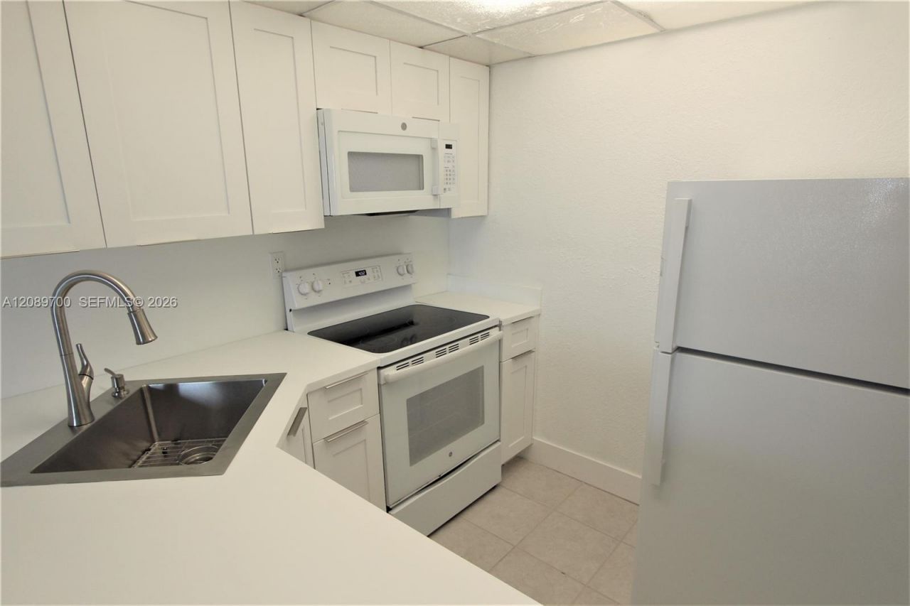 4550 NW 9th St, Unit 808E, Miami, FL 33126 Photo