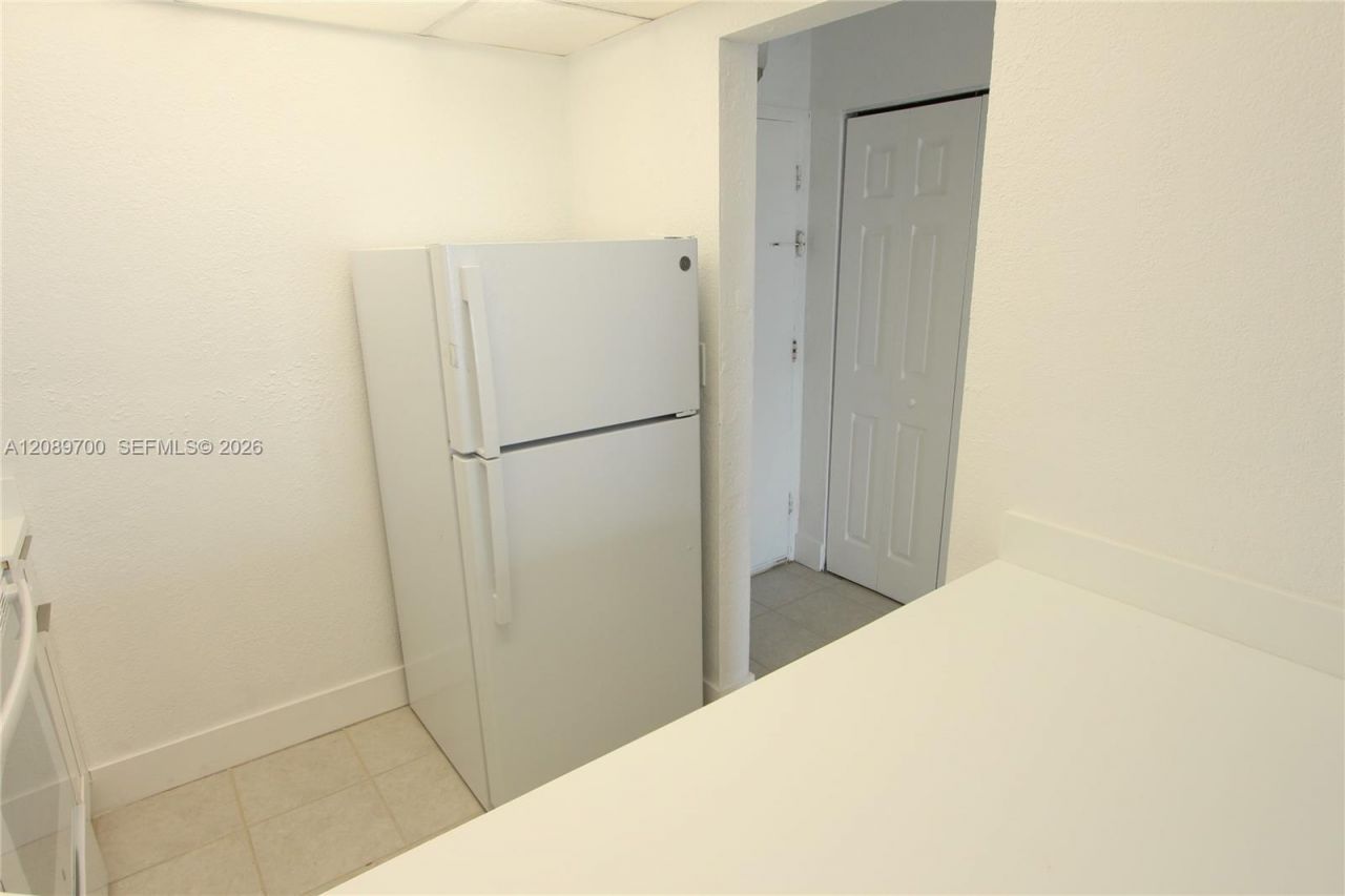 4550 NW 9th St, Unit 808E, Miami, FL 33126 Photo