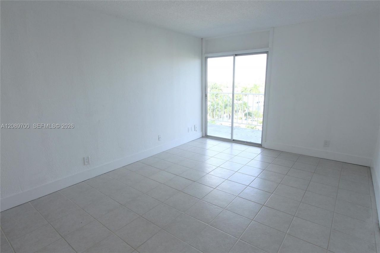 4550 NW 9th St, Unit 808E, Miami, FL 33126 Photo