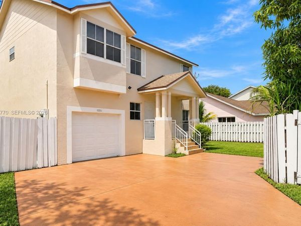 10251 NW 3rd St , Pembroke Pines, FL 33026